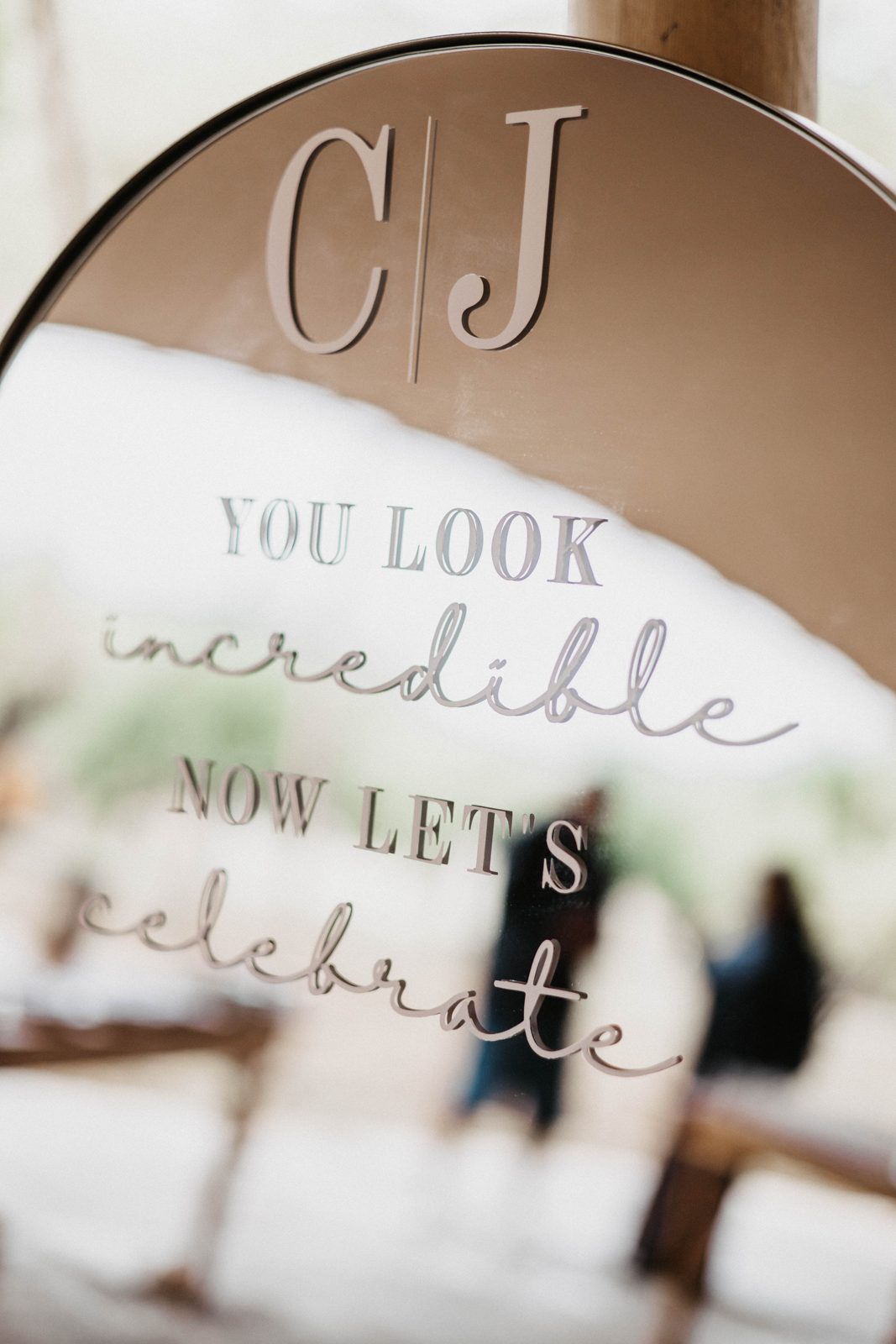 C and J mirror sign: you look incredible, now let's celebrate