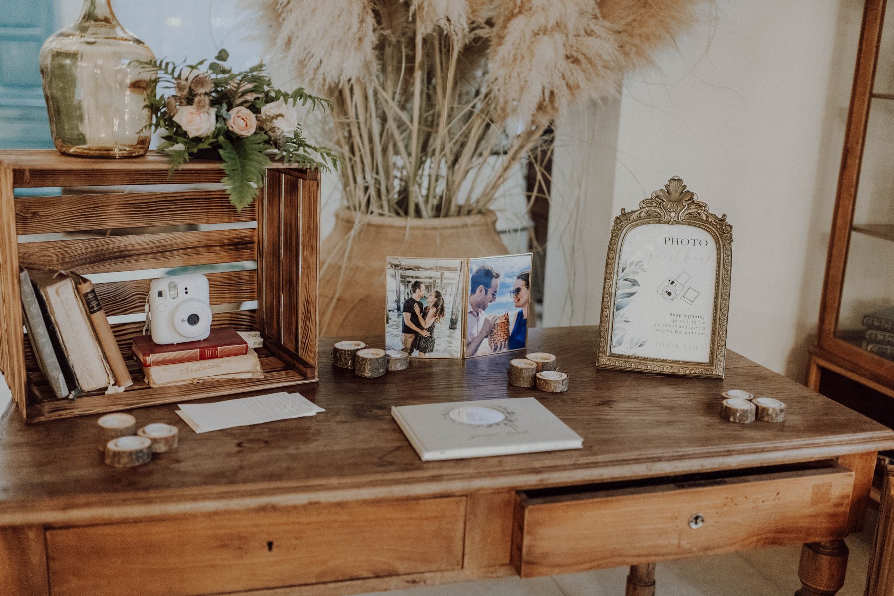 Photo guestbook and welcome table